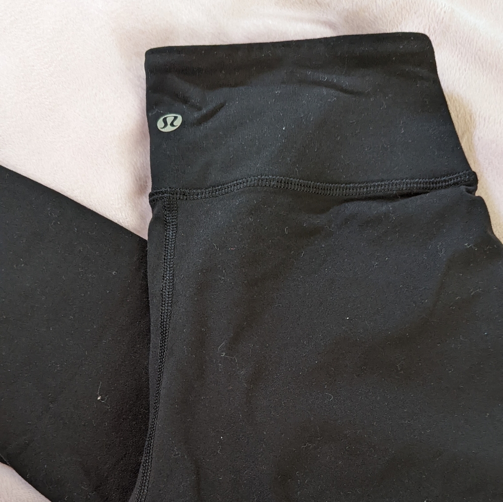 Black wunder under size 4 21 inseam cropped